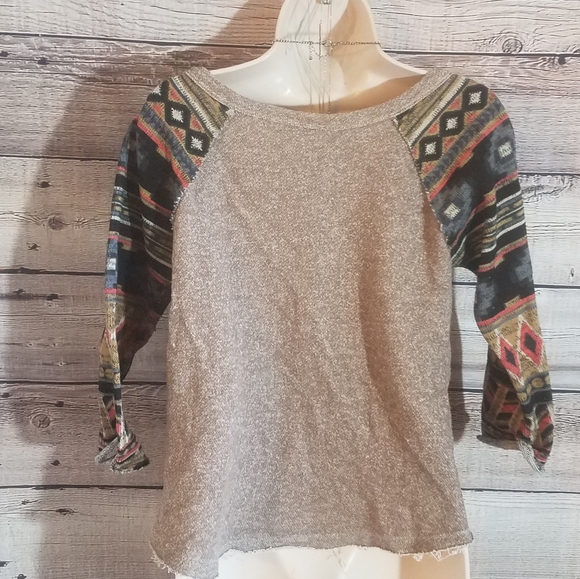 (Sold)Daytrip tribal print 3/4 top - Picture 4 of 4